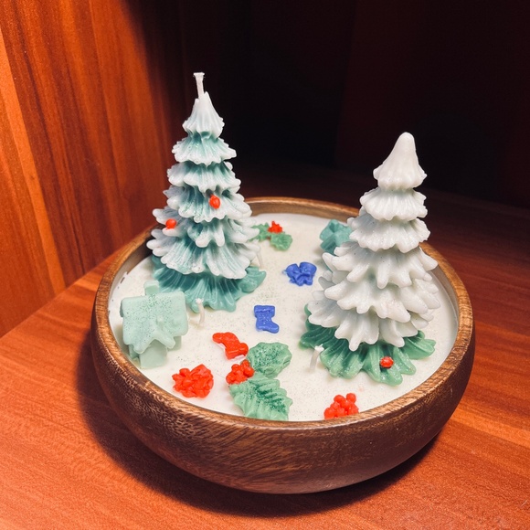 Christmas tree scented candle - Picture 2 of 3